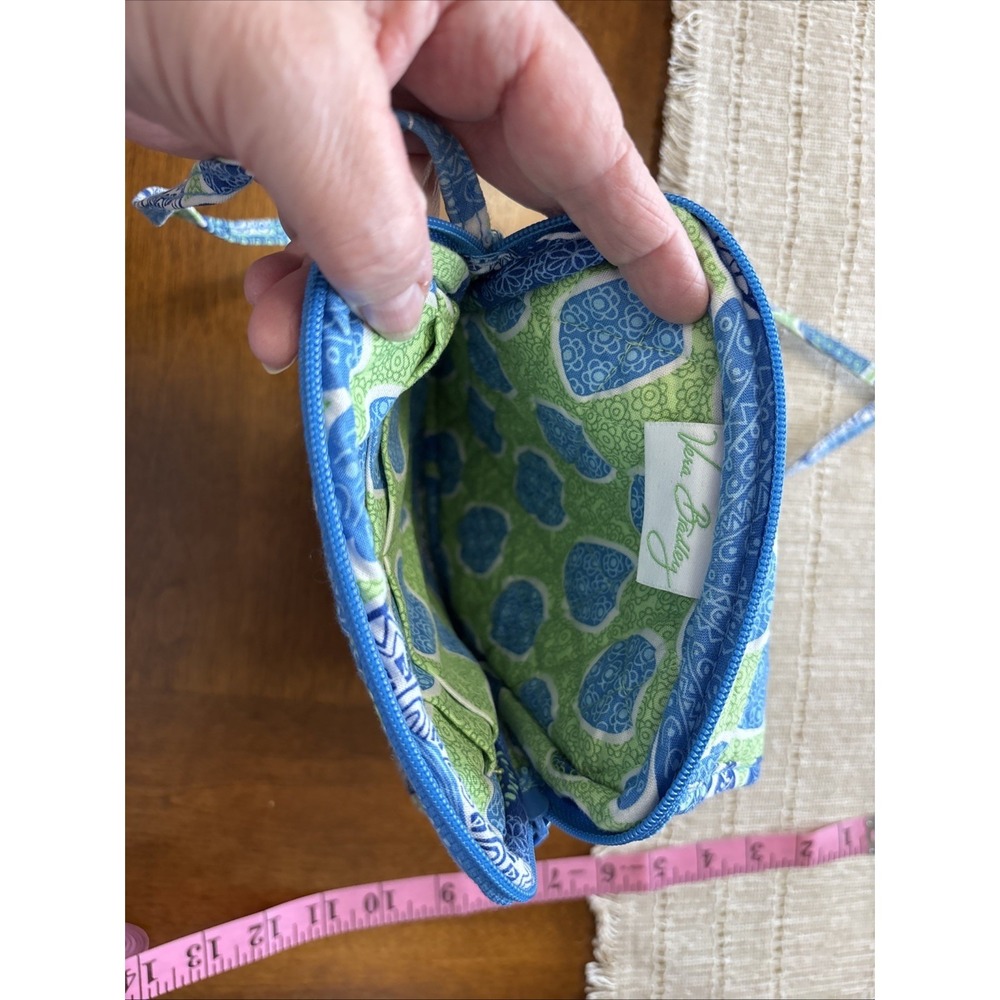 Vera Bradley Crossbody Bag. Doodle Daisy pattern. Great Condition! - Picture 8 of 9